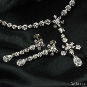 De Beers Lea Diamond Necklace and Earring Suite 19.68ct
